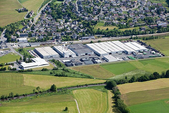 Abschnitt I des heutigen REGUPOL Werks im Bad Berleburger Industriegebiet Raumland ist fertiggestellt